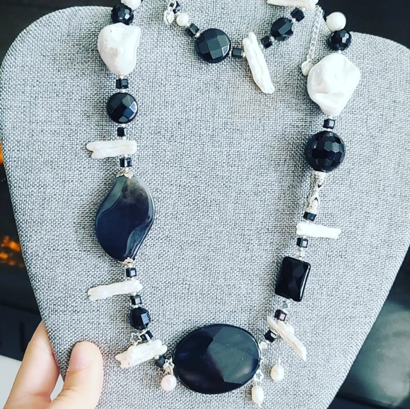 24/ Baroque Pearl, Black Agate necklace - Picture 3 of 5